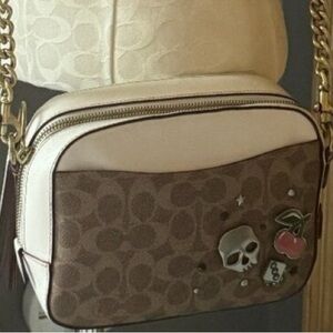 EUC Coach Camera Bag #31208 in signature canvas/leather trim w/ souvenir pins!